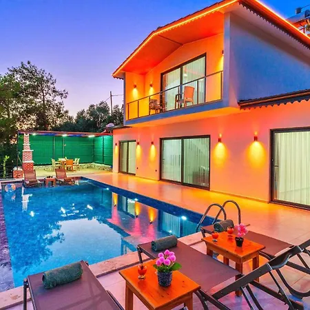 빌라 Islamlar Village 3 Bedroom With Pool 칼칸